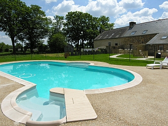 Rochfort en Terre Les Hirondelles Cottage pool